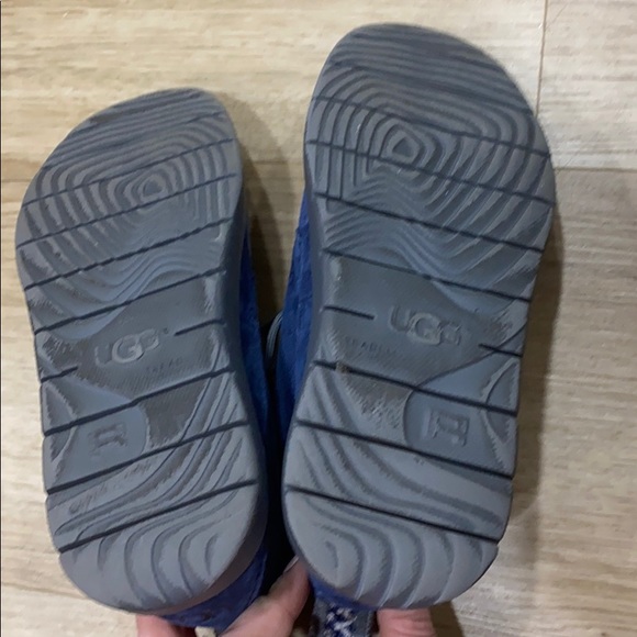 Comfortable, light ugg shoes - Picture 5 of 5